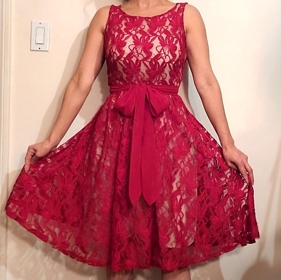 Danny and Nicole red lace dress - Picture 5 of 9